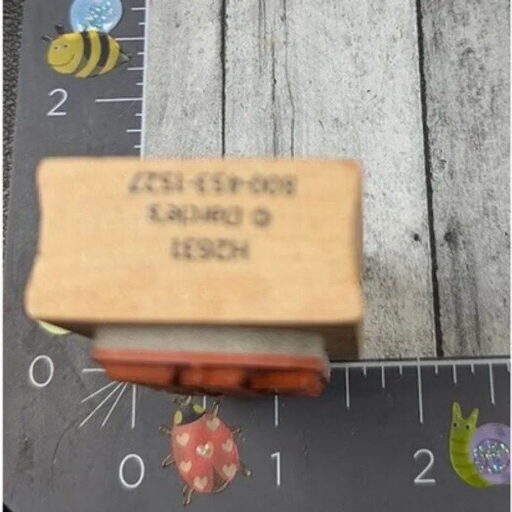 Darcie's Happy Easter From Bunch Of Us H2631 Rubber Stamp Wood #A12